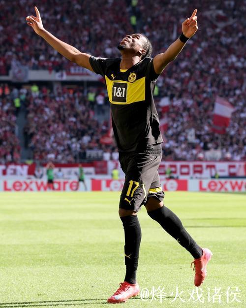 多特暂时1-0领先弗赖堡,本塞拜尼破门,丘库埃梅表现活跃。 多特暂时1-0领先弗赖堡,本塞拜尼破门,丘库埃梅表现活跃。